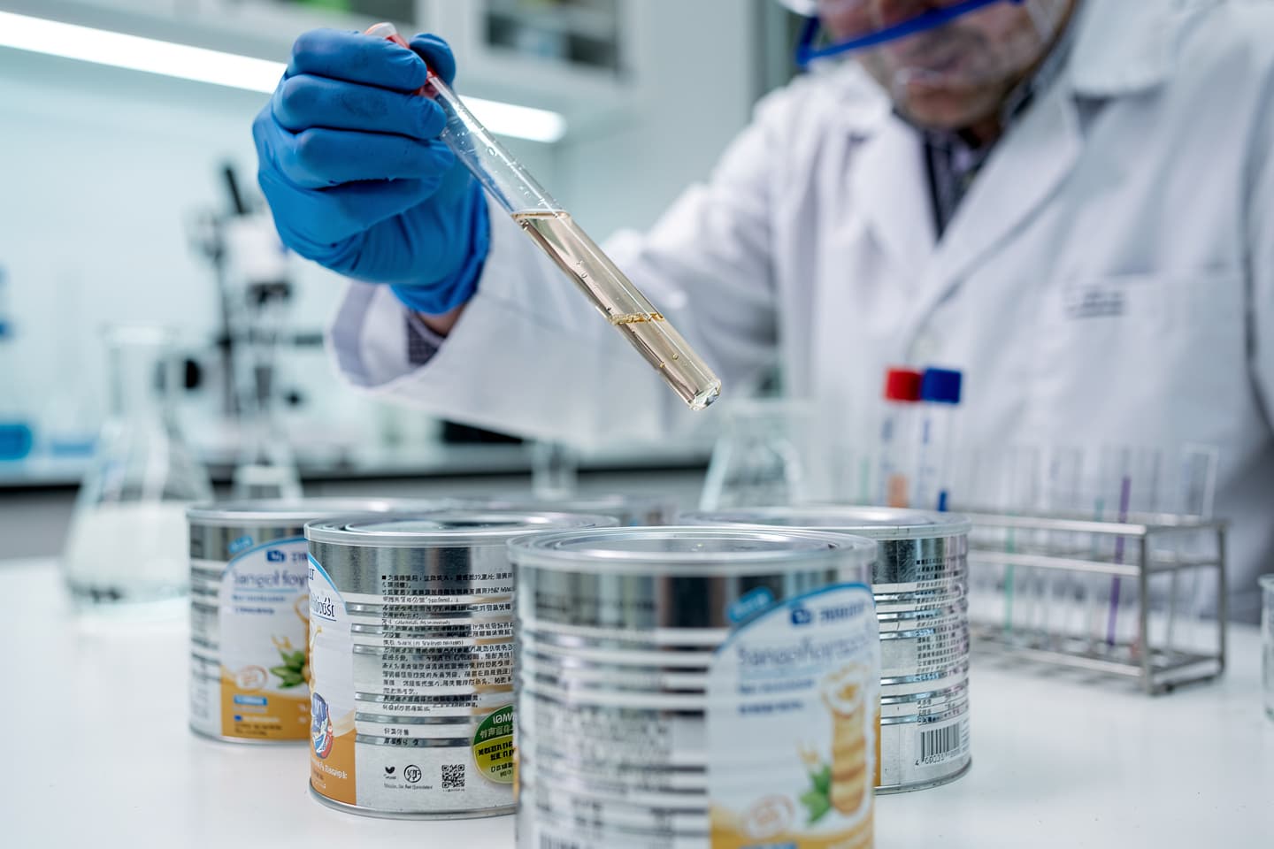 Substanțe PFAS descoperite în formule de lapte pentru sugari